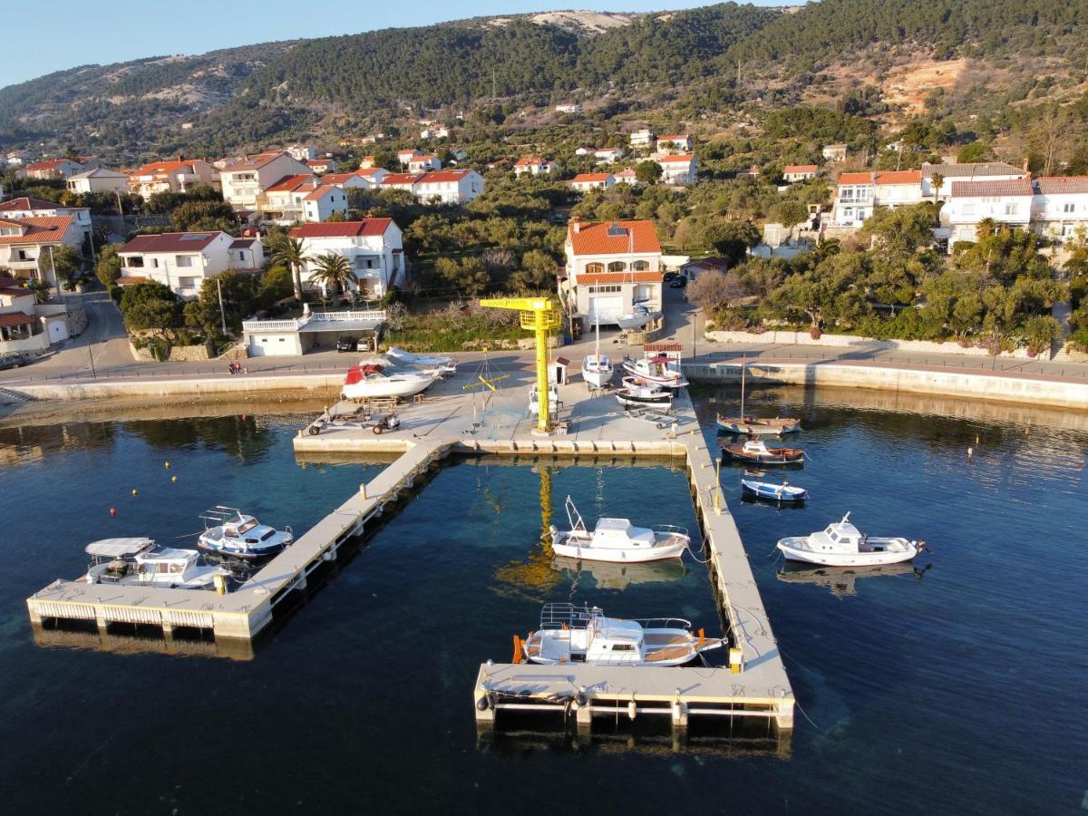 Appartement And Boat Petra Spanjol - Crane And Moorings *
