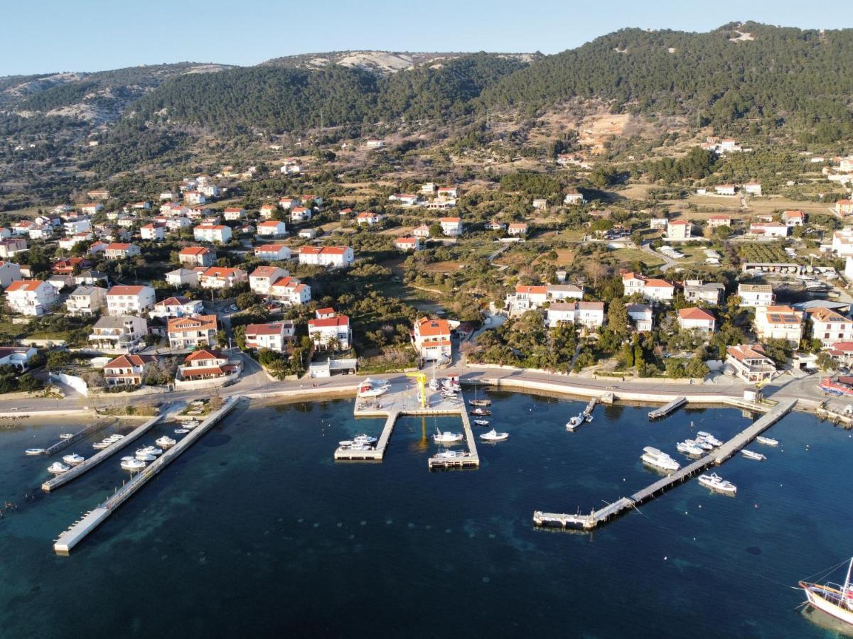 Appartement And Boat Petra Spanjol - Crane And Moorings *